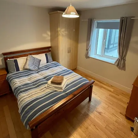 度假居 3 Bedroom Harbour View In 金塞尔